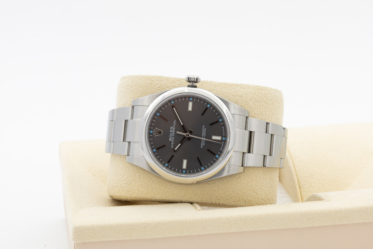 Rolex Oyster Perpetual 114300 quadrante Dark Rhodium del 2019
