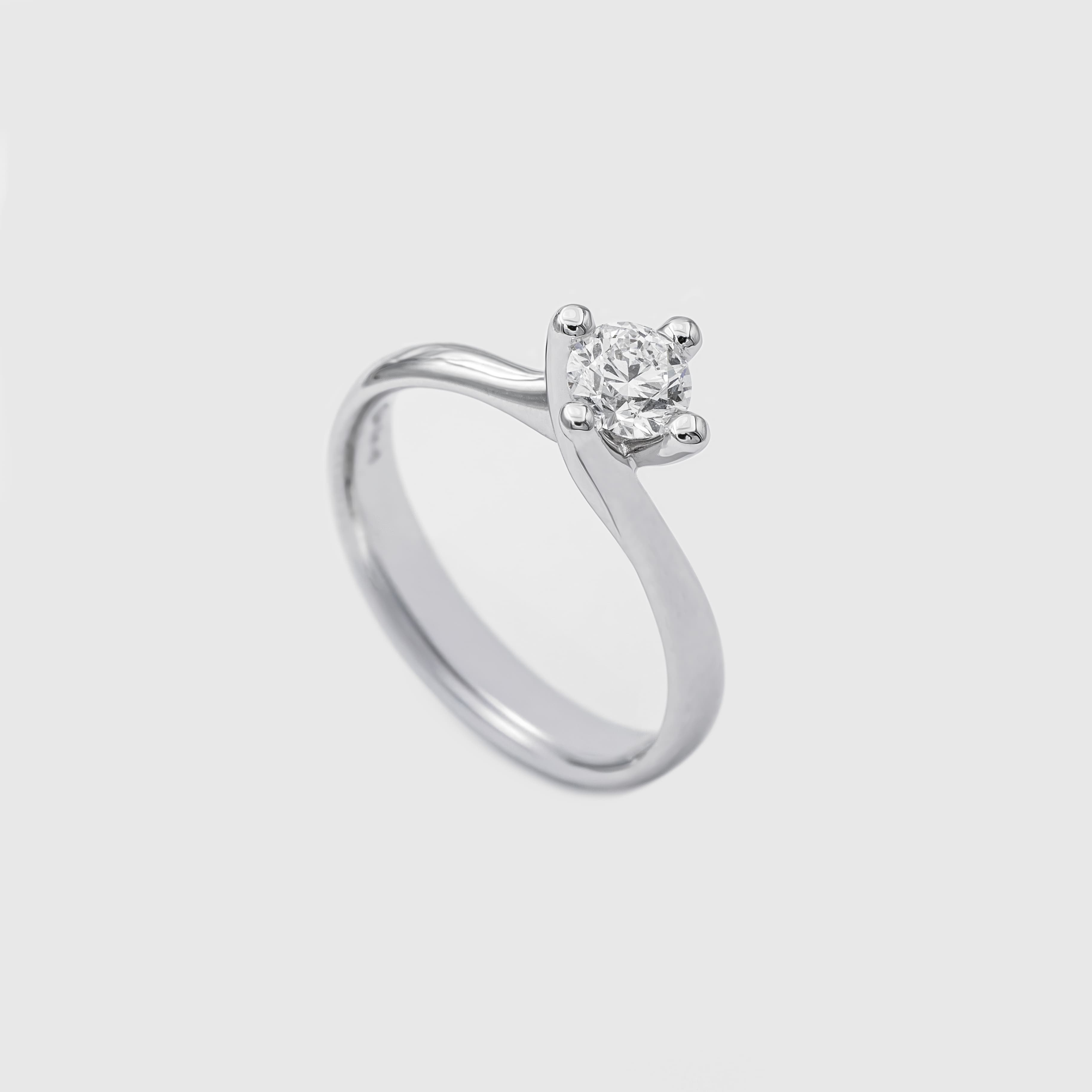 Anello solitario Twist of Love in oro bianco e diamante ct. 1,00 Ferro Atelier