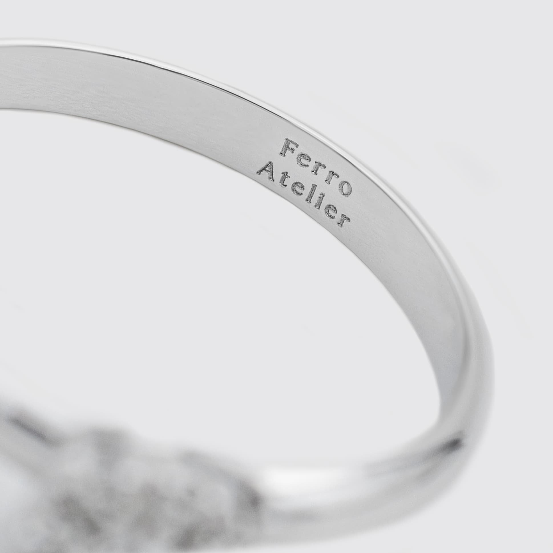 Anello solitario Glow in oro bianco e diamanti ct. 0,25 Ferro Atelier