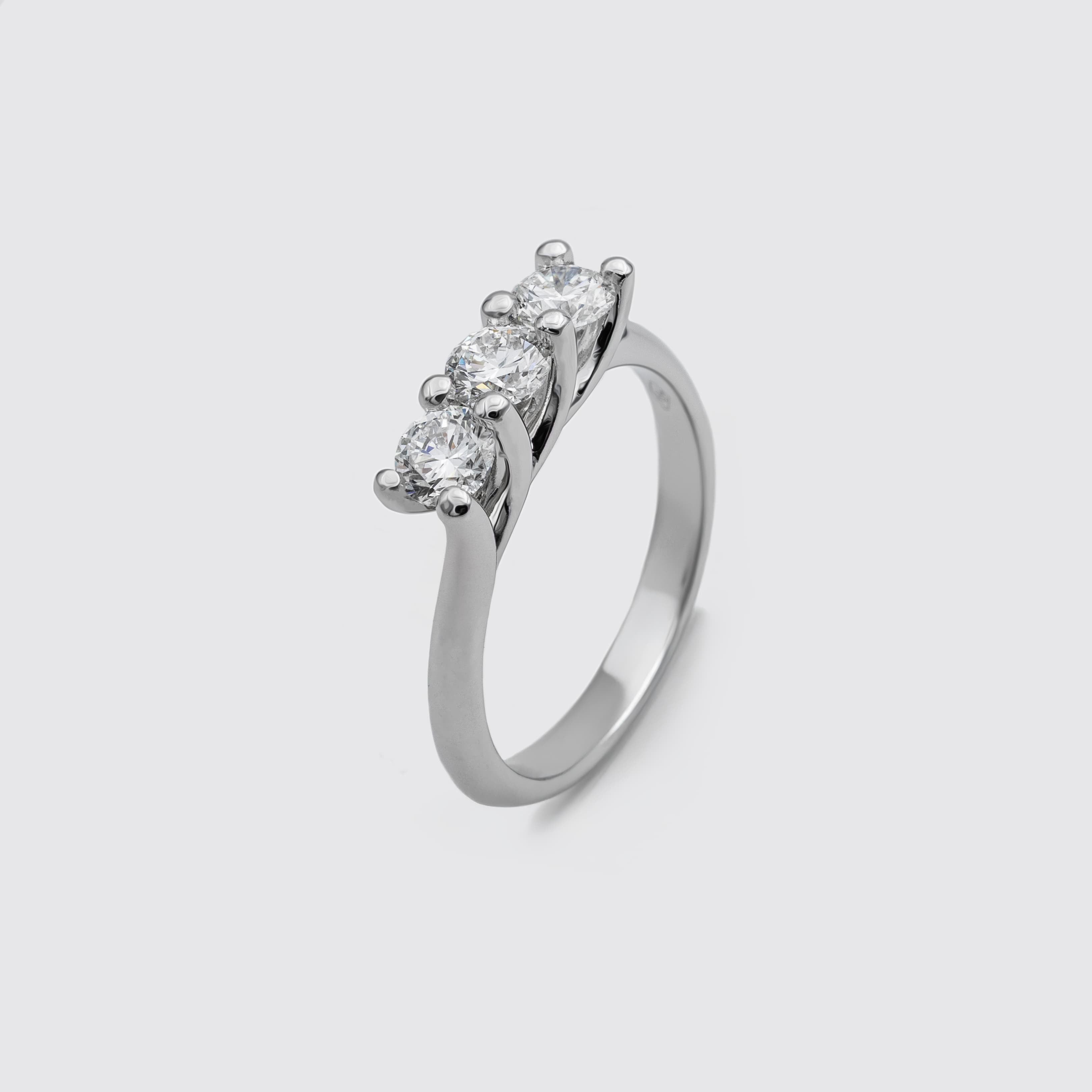 Anello trilogy Twist of Love in oro bianco e diamanti ct. 0,90 Ferro Atelier