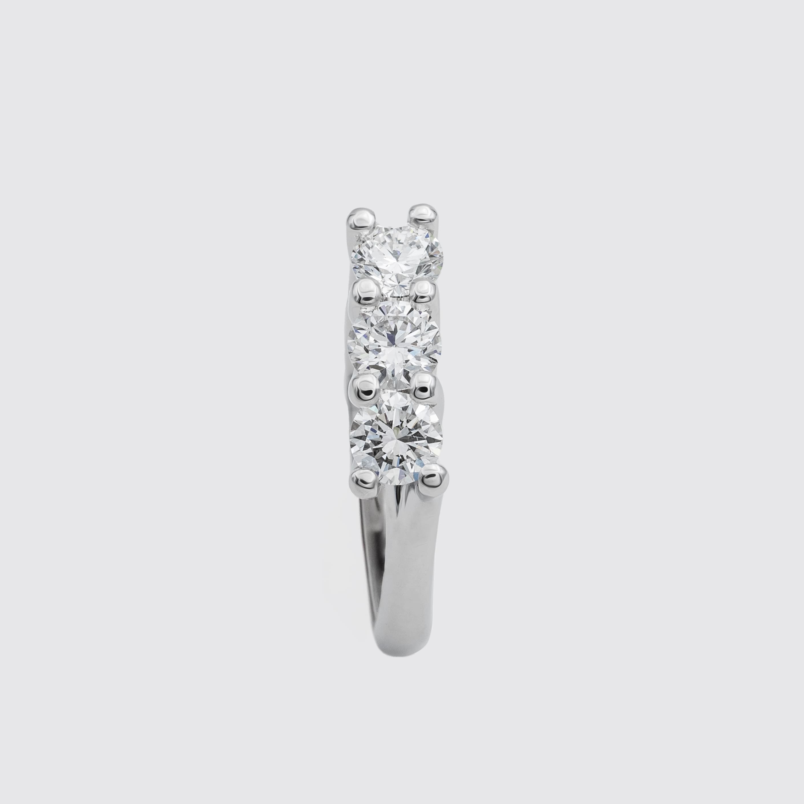 Anello trilogy Twist of Love in oro bianco e diamanti ct. 0,90 Ferro Atelier