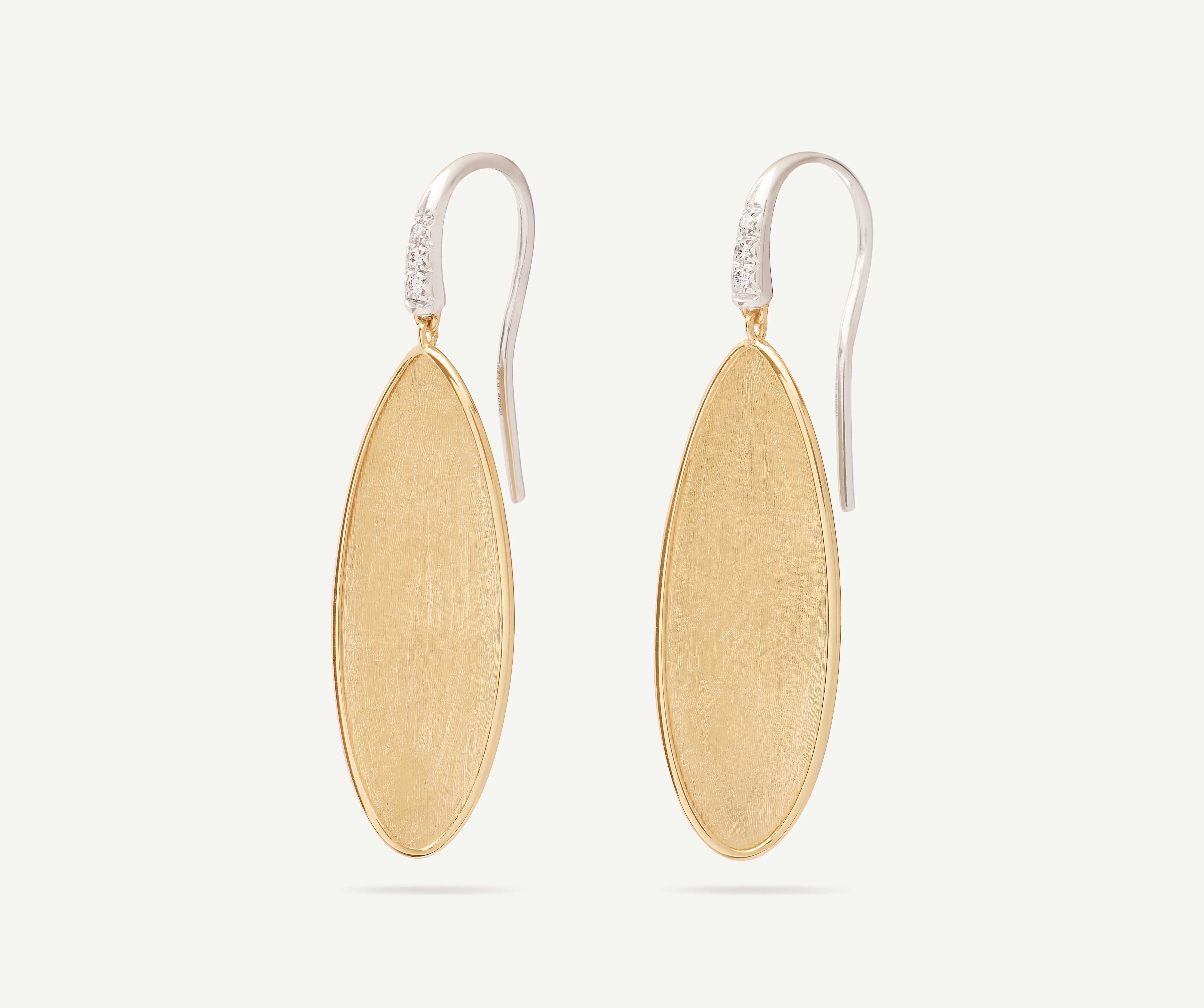 Orecchini pendenti con foglie d’oro ritorte, Lunaria Twist, Marco Bicego