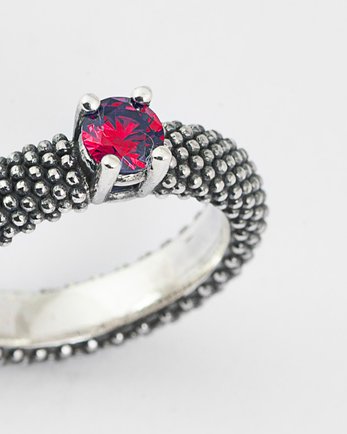 Silver dotted wedding band ring with red diamond, Nove25