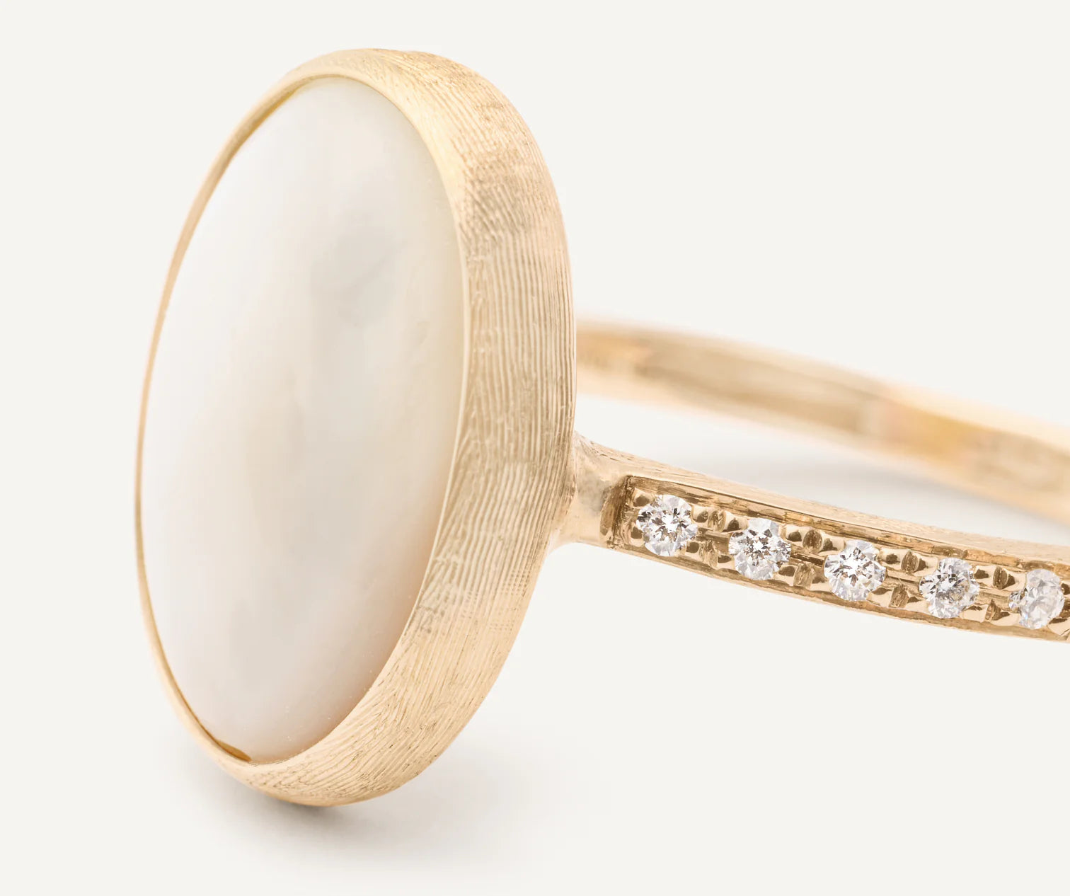 Anello con madreperla e diamanti, Siviglia, Marco Bicego