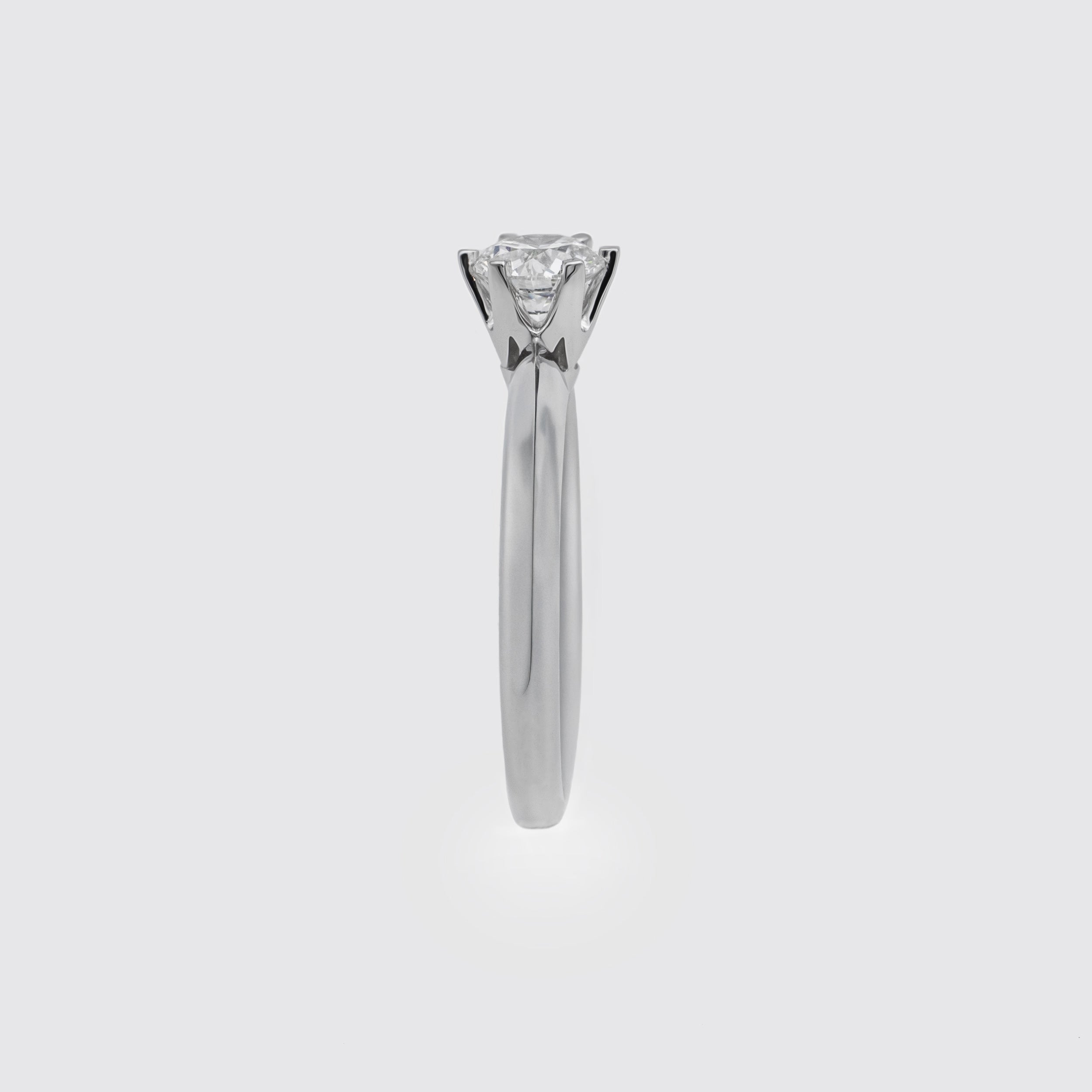 Solitaire ring in white gold and diamonds, Miluna