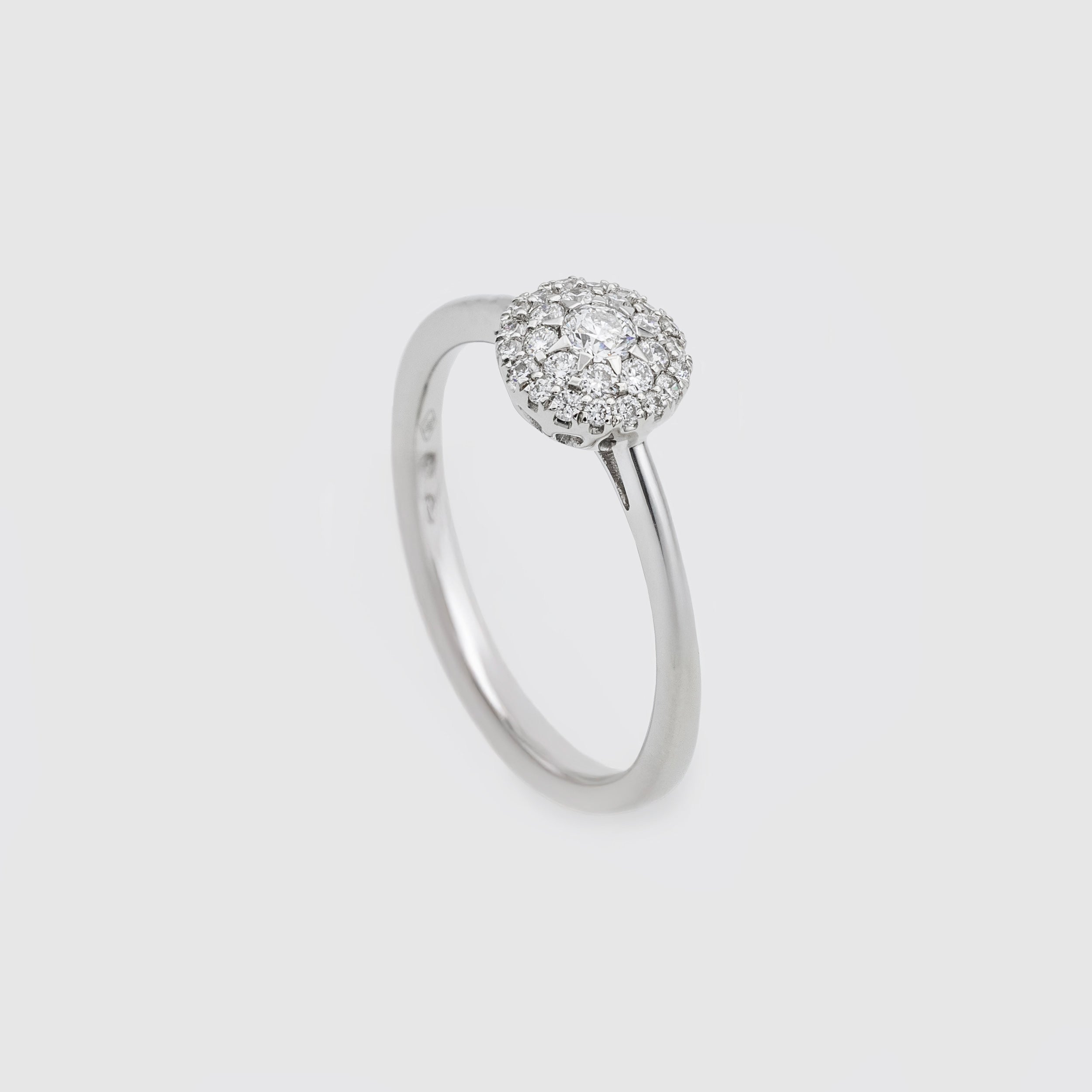 Solitaire ring in white gold and diamonds, Miluna