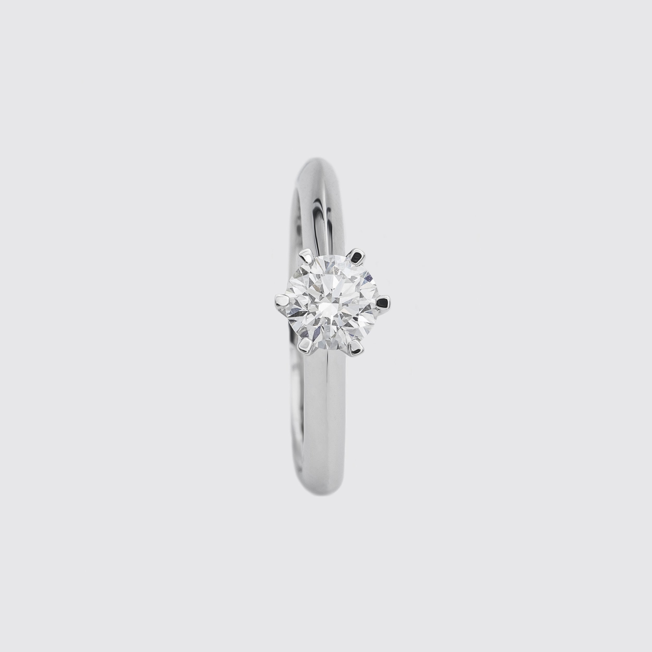Solitaire ring in white gold and diamonds, Miluna