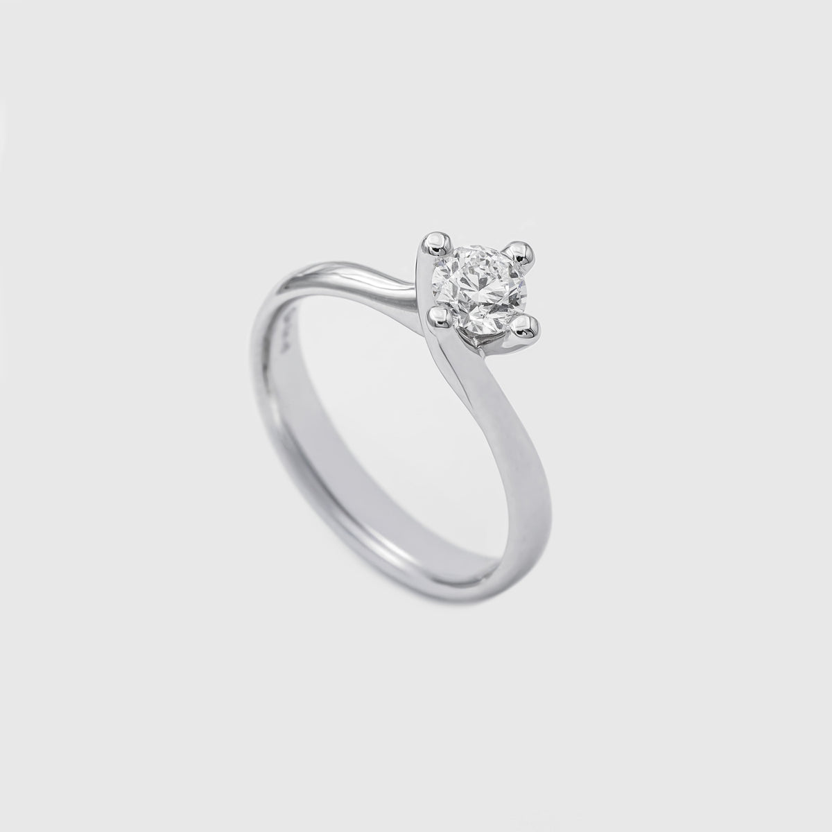 Anello solitario Twist of Love in oro bianco e diamante ct. 0,50 Ferro Atelier