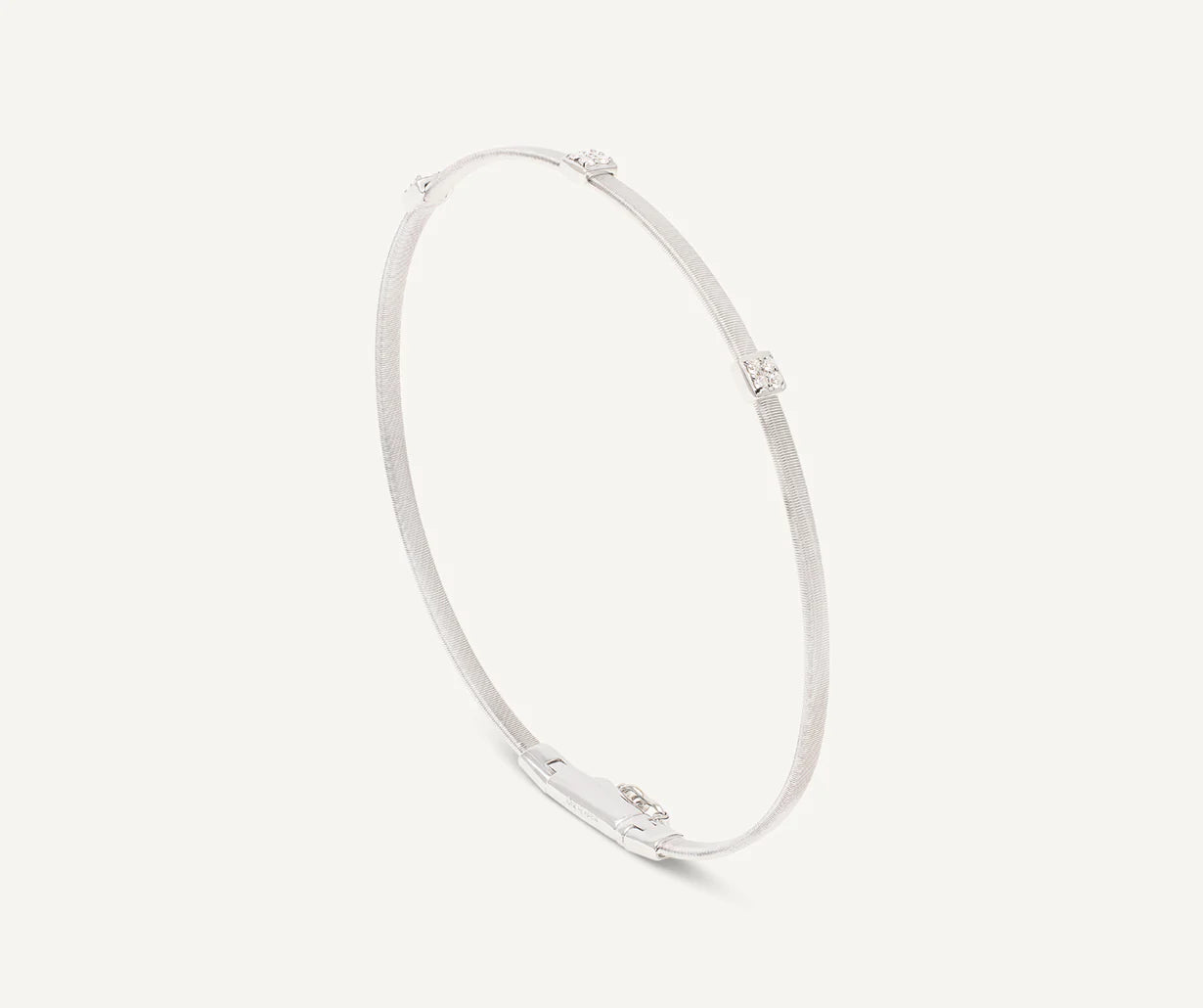 Bracelet fin en or blanc avec trois pavés de diamants, Masai, Marco Bicego