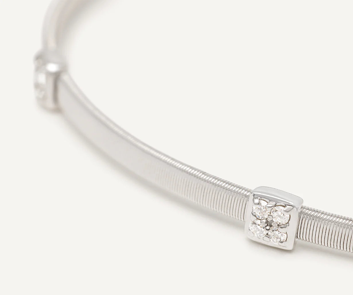 Bracelet fin en or blanc avec trois pavés de diamants, Masai, Marco Bicego