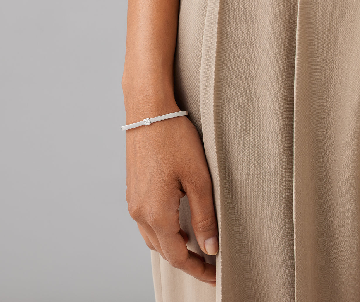 Thin bracelet with three diamond pavés, Masai, Marco Bicego