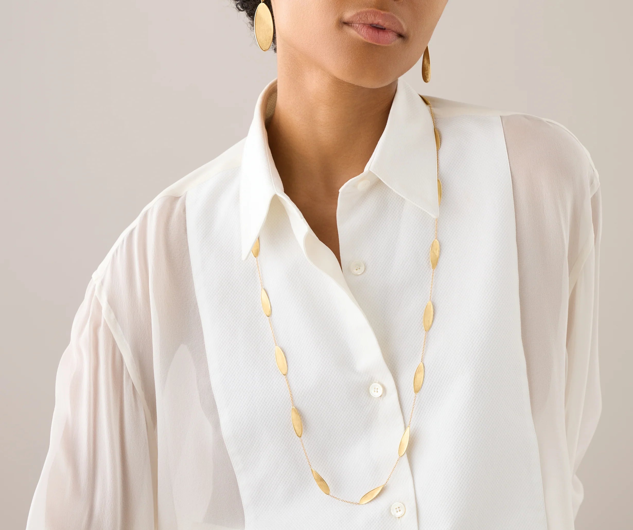 Sautoir con foglie d’oro ritorte, Lunaria Twist, Marco Bicego