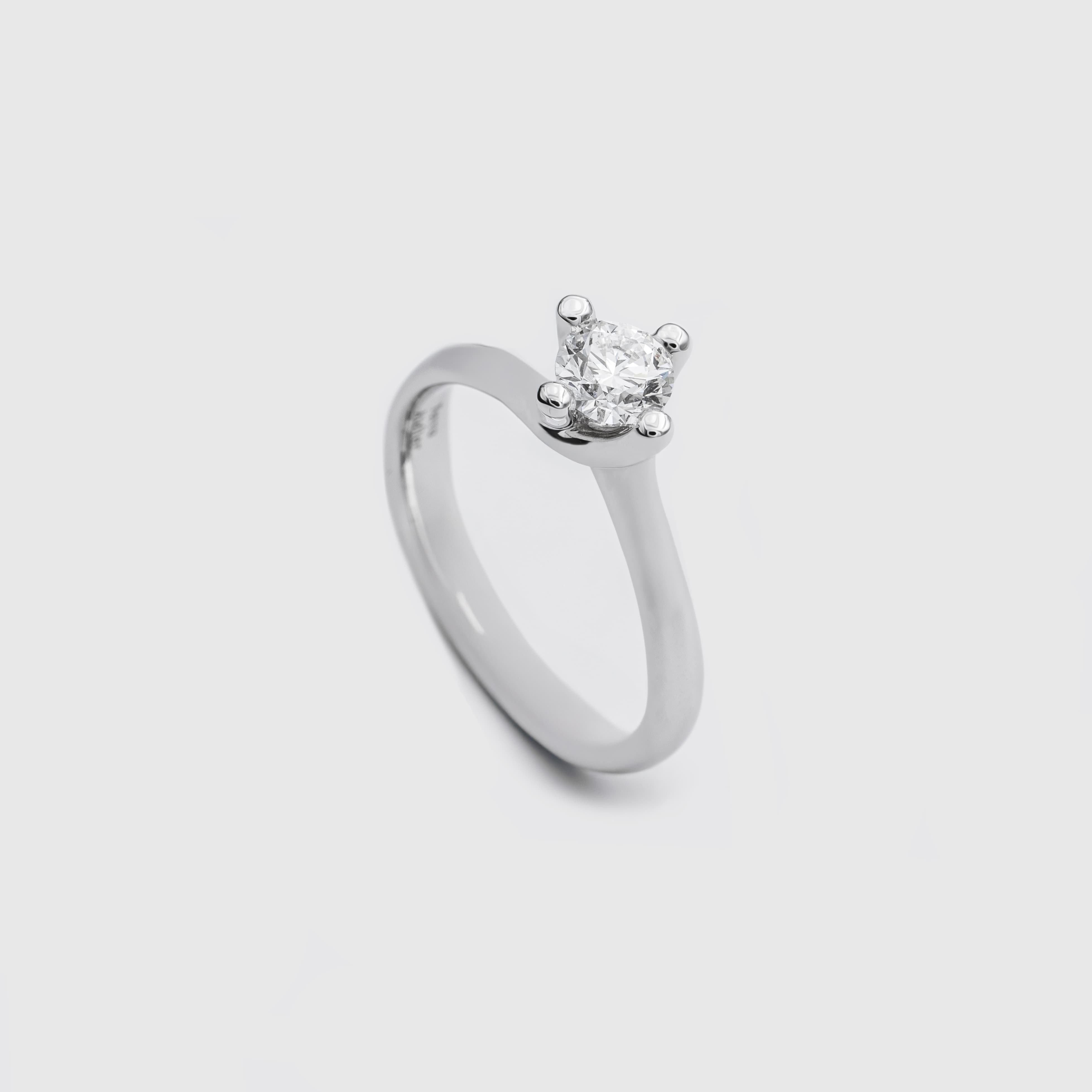 Anello solitario Twist of Love in oro bianco e diamante ct. 0,70 Ferro Atelier
