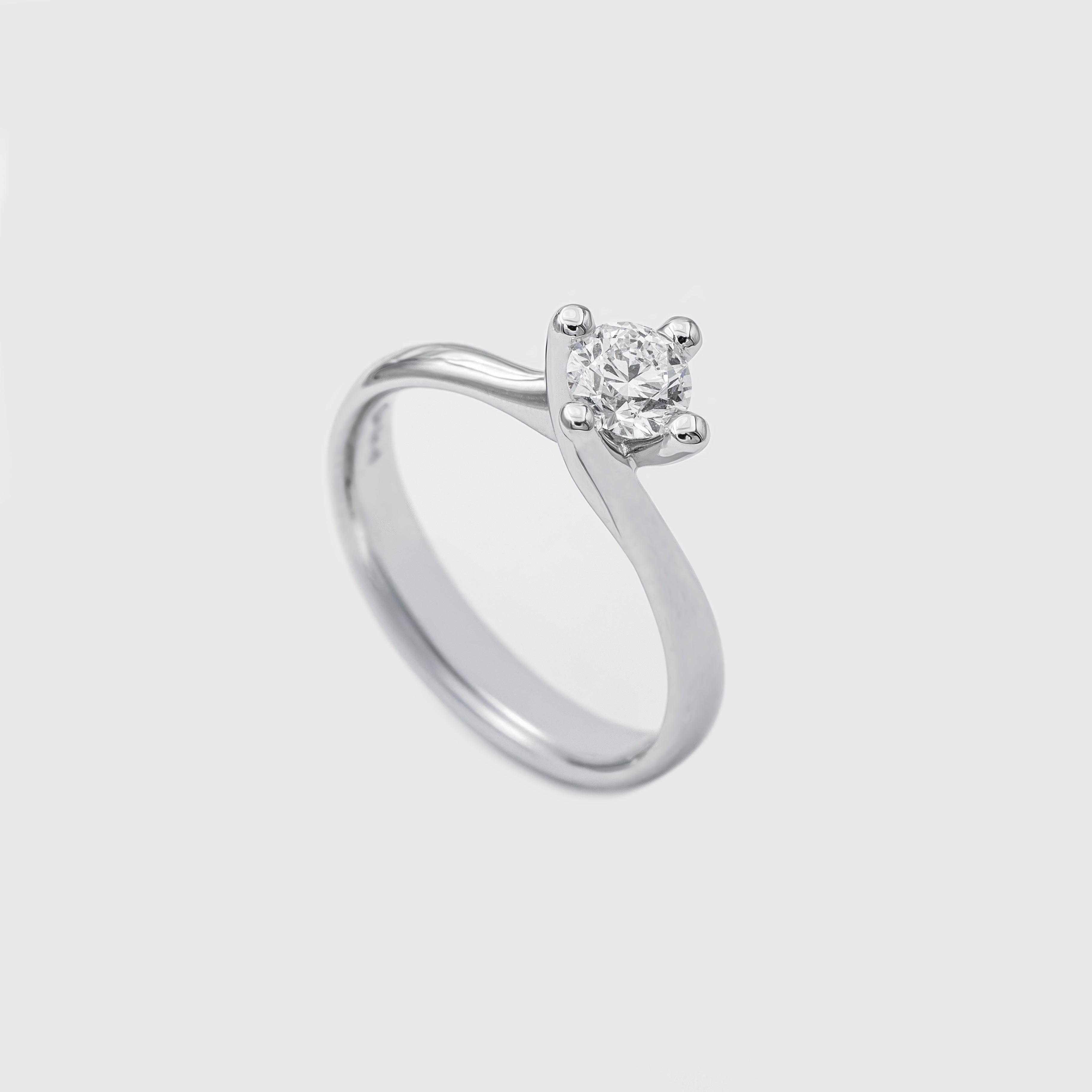 Anello solitario oro bianco e diamanti,VALENTINO, Ferro Atelier