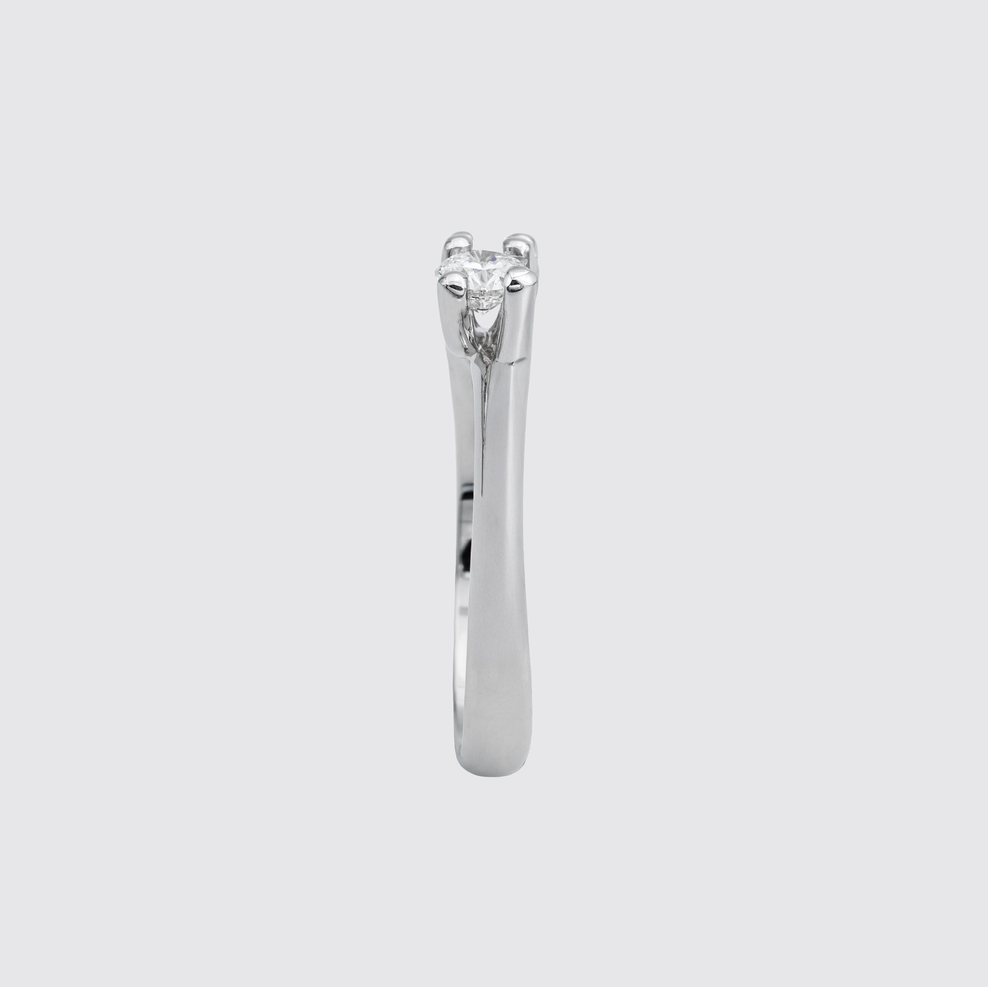 Anello trilogy Twist of Love in oro bianco e diamante ct. 0,45 Ferro Atelier