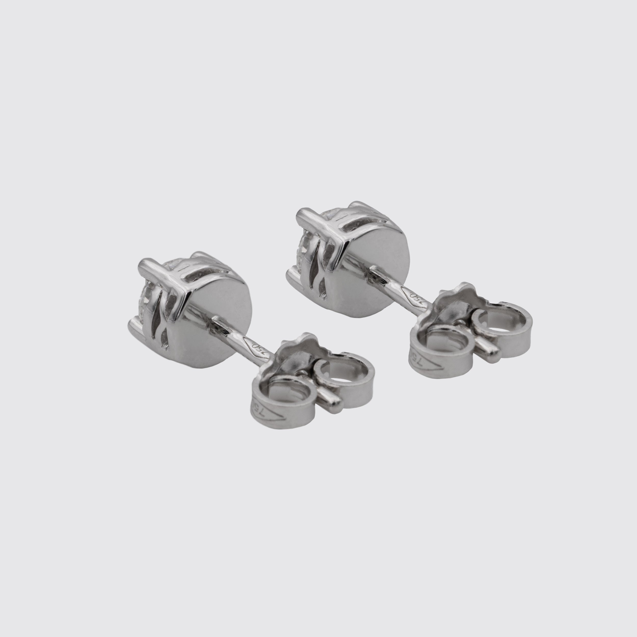 Solitaire ring in white gold and diamonds, Miluna