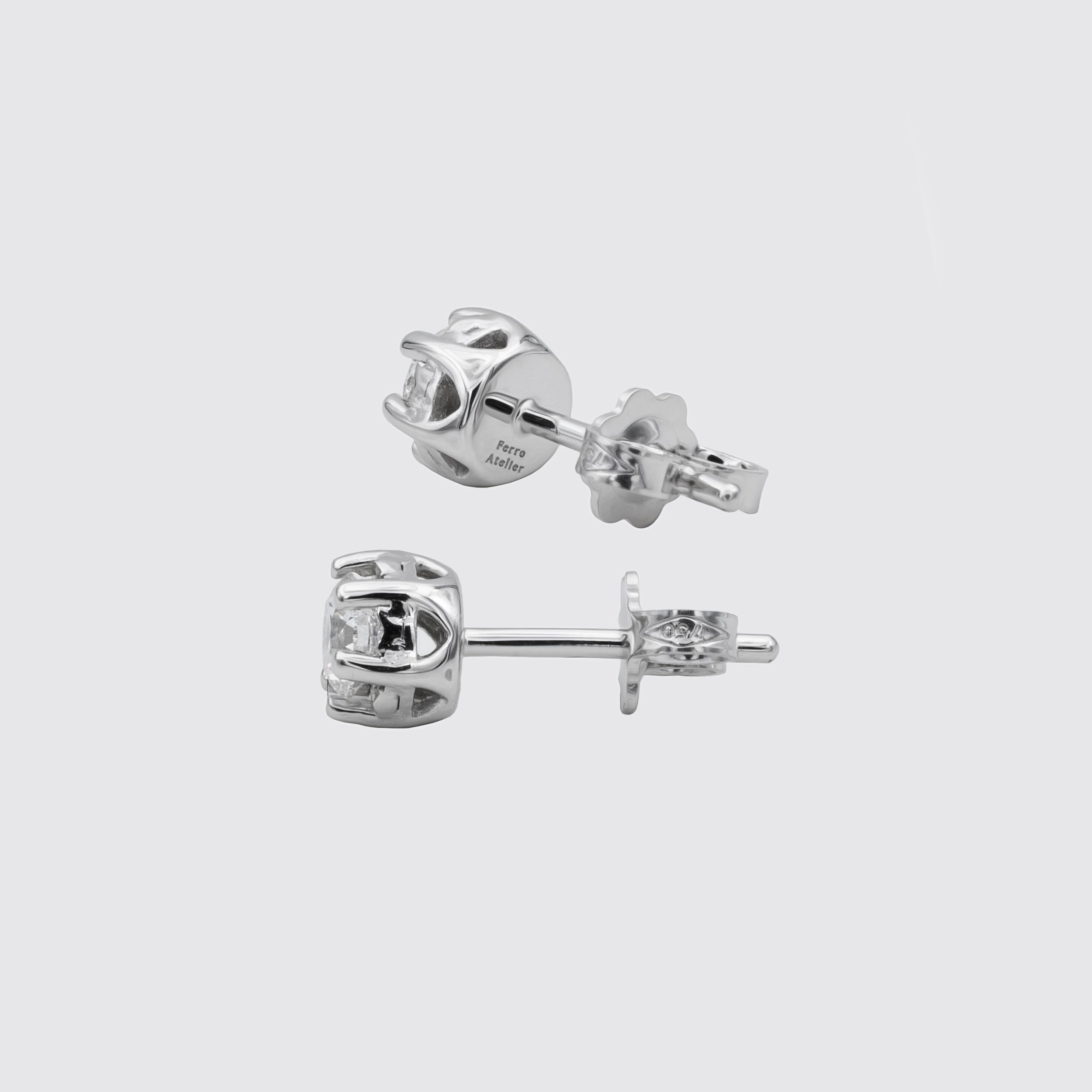 Orecchini punto luce Grace in oro bianco e diamanti ct. 0,30 Ferro Atelier