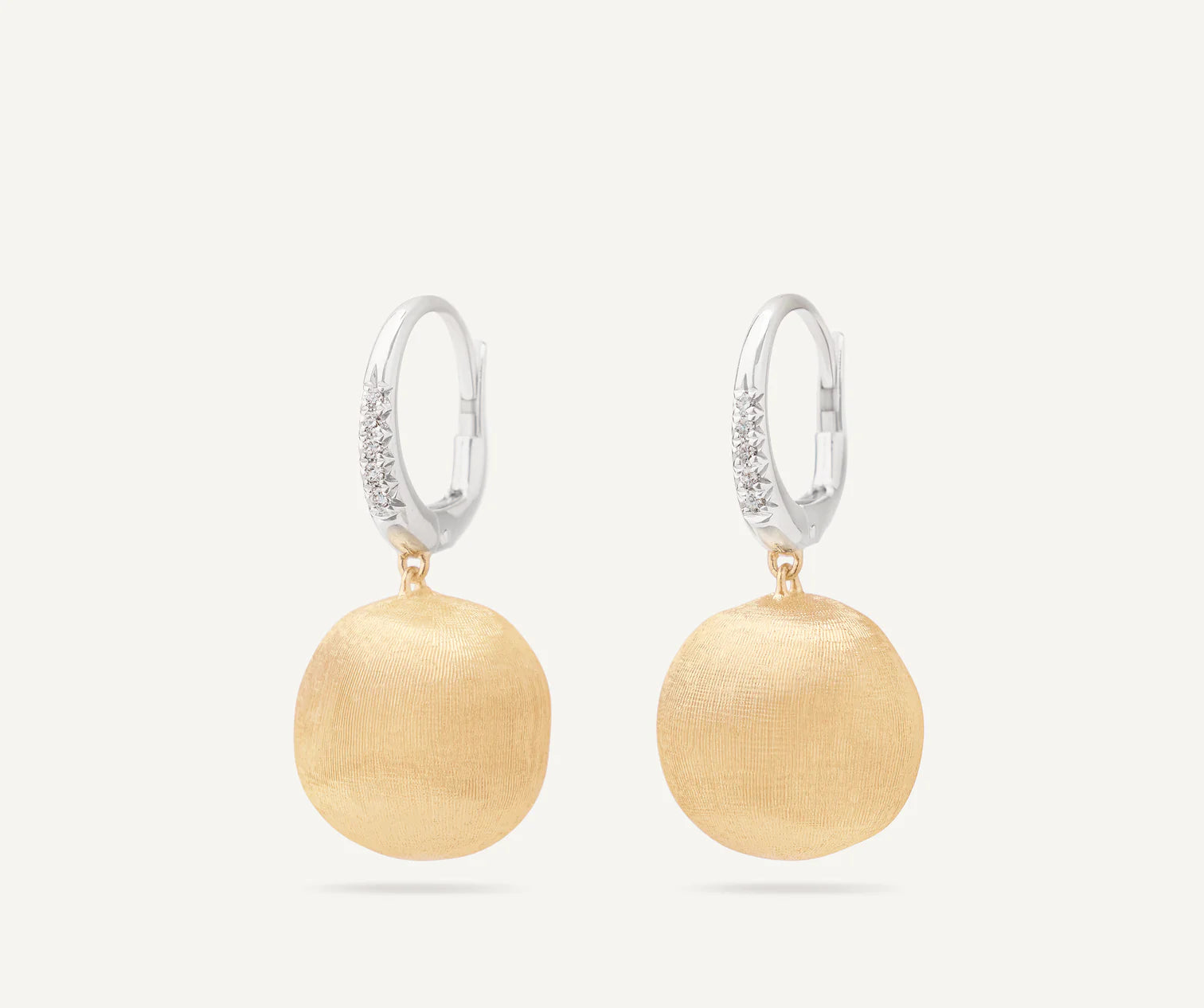 Orecchini pendenti in oro giallo con clip di diamanti, Africa, Marco Bicego