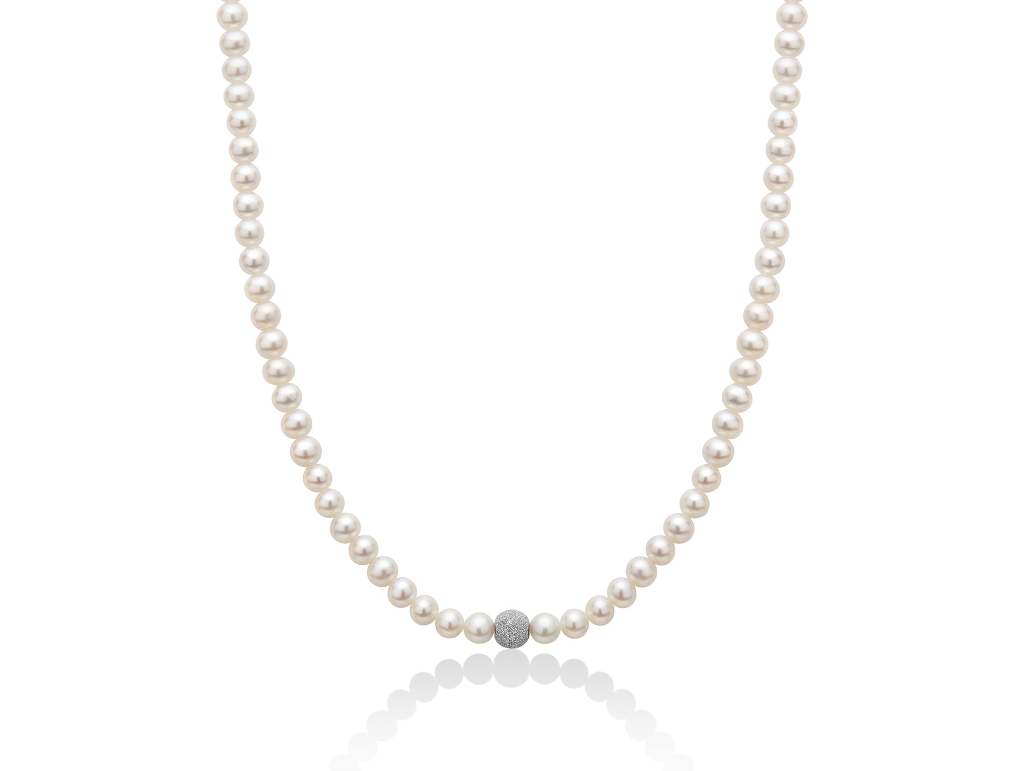 Collana di perle Oriente con una sfera in oro bianco diamantato, Miluna
