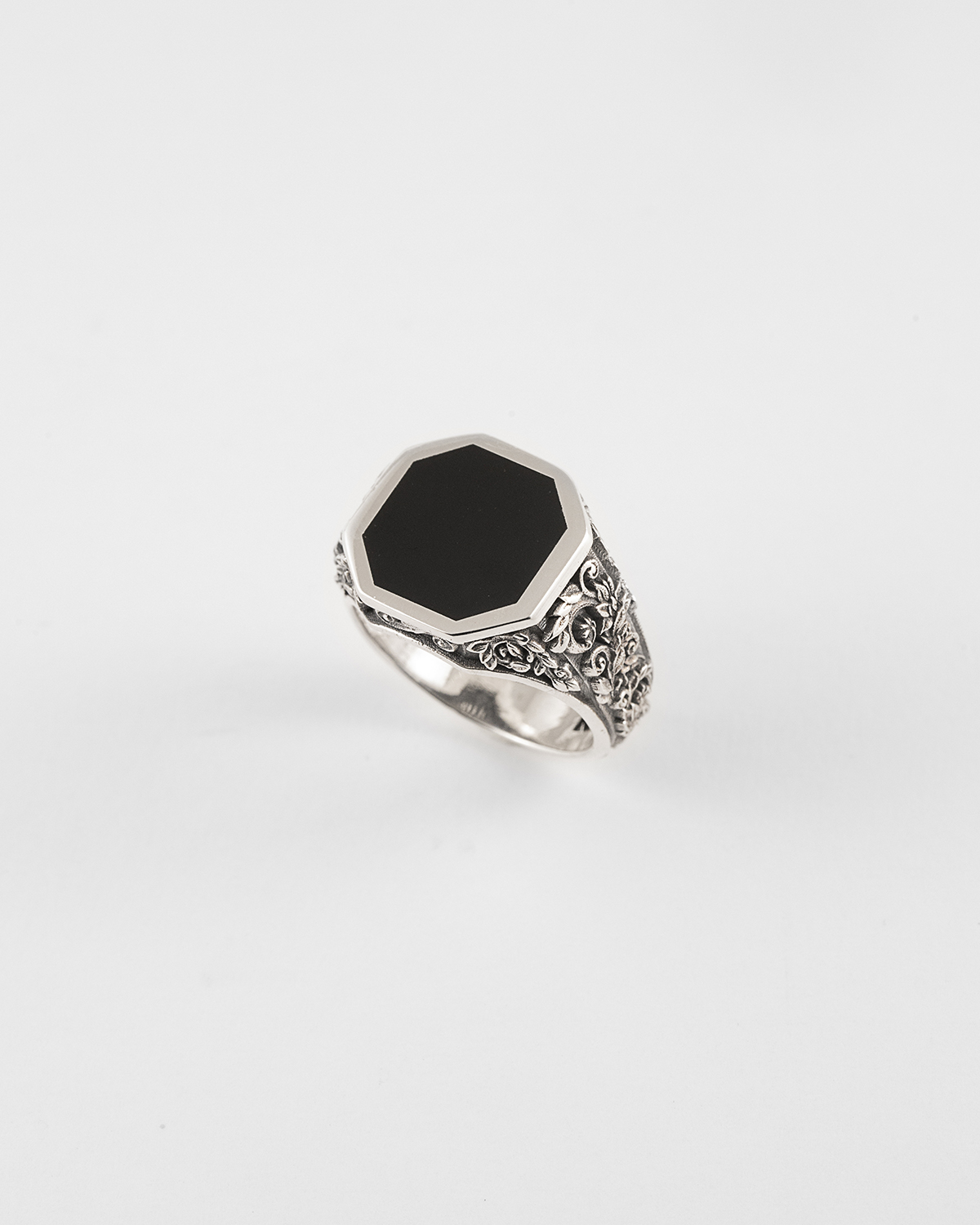Anello in argento, chevalier Romeo con pietra nera, Nove25