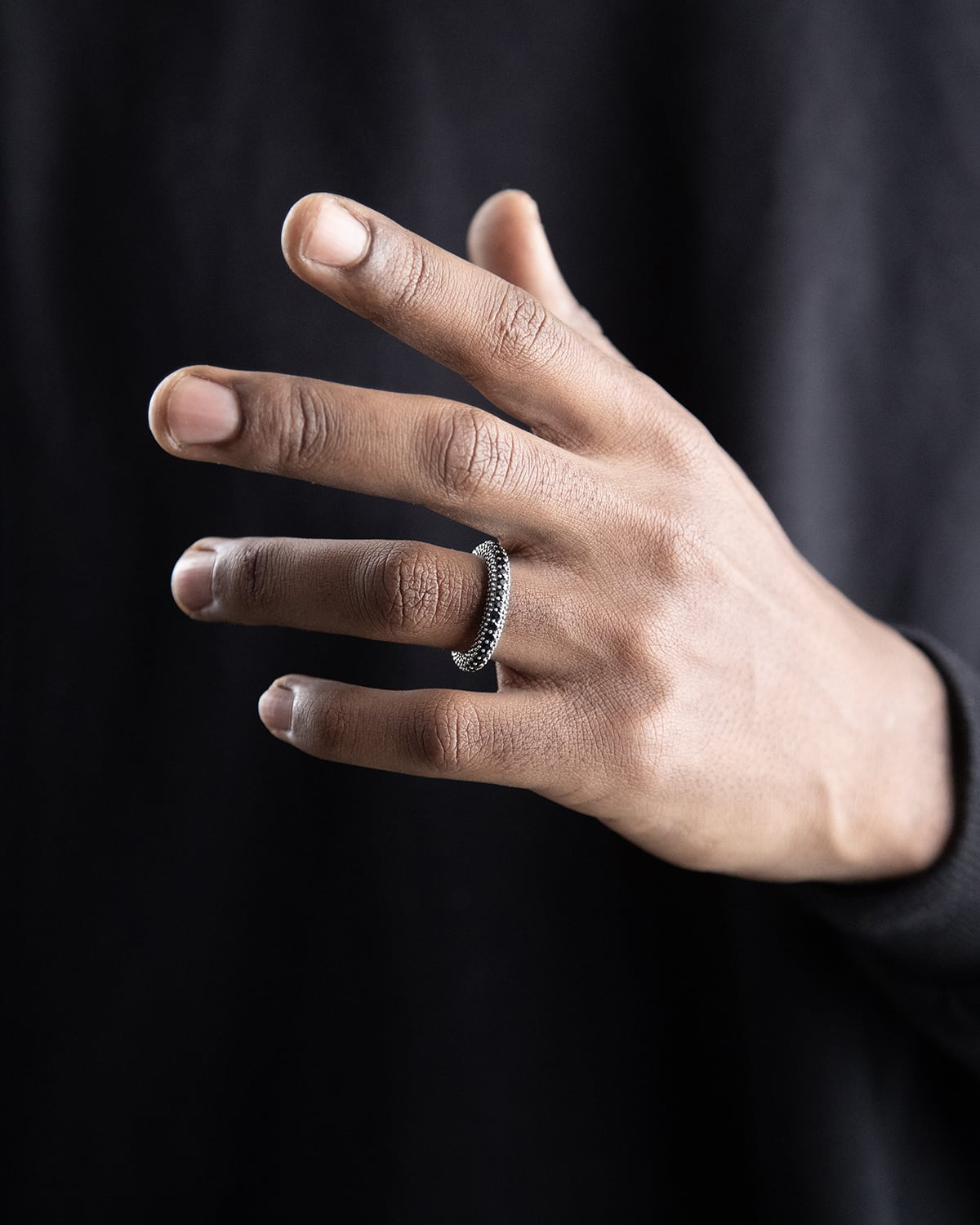 Anello in argento, black wind con brillanti neri, Nove25