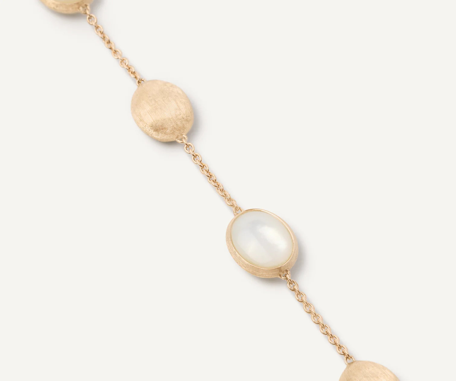 Bracciale con ovaline in oro e madreperla, Siviglia, Marco Bicego