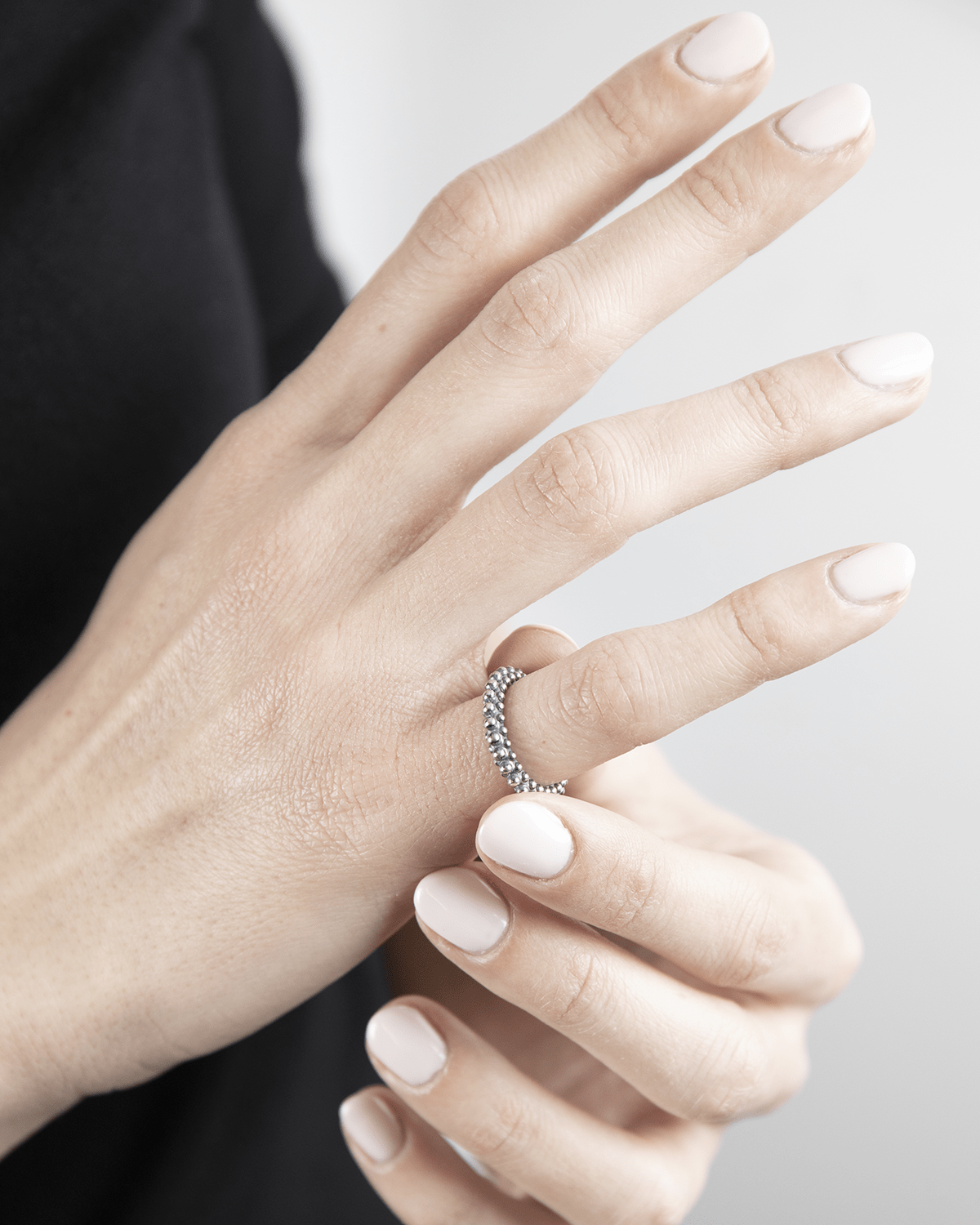 Bague en argent, bande à pois, Nove25
