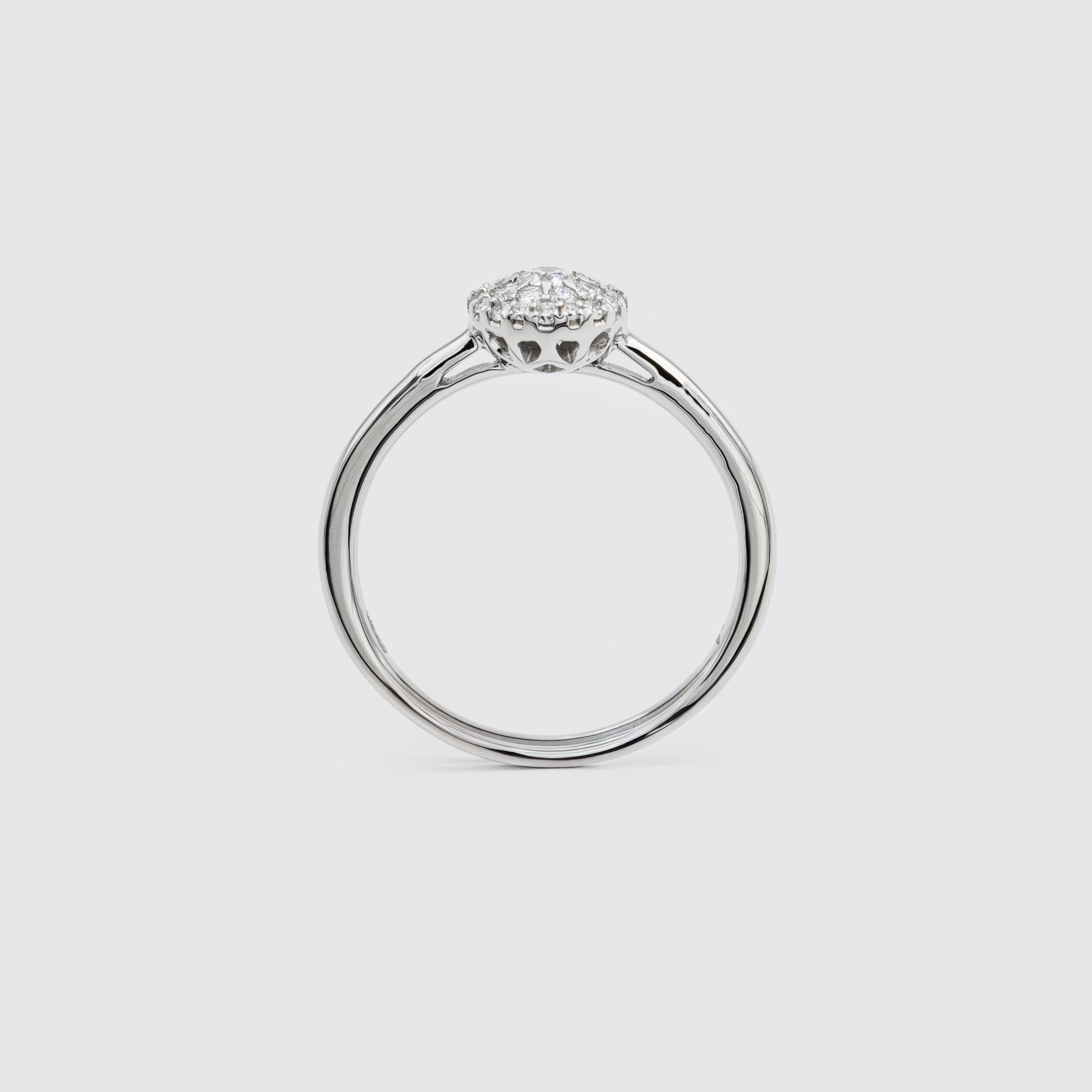 Solitaire ring in white gold and diamonds, Miluna
