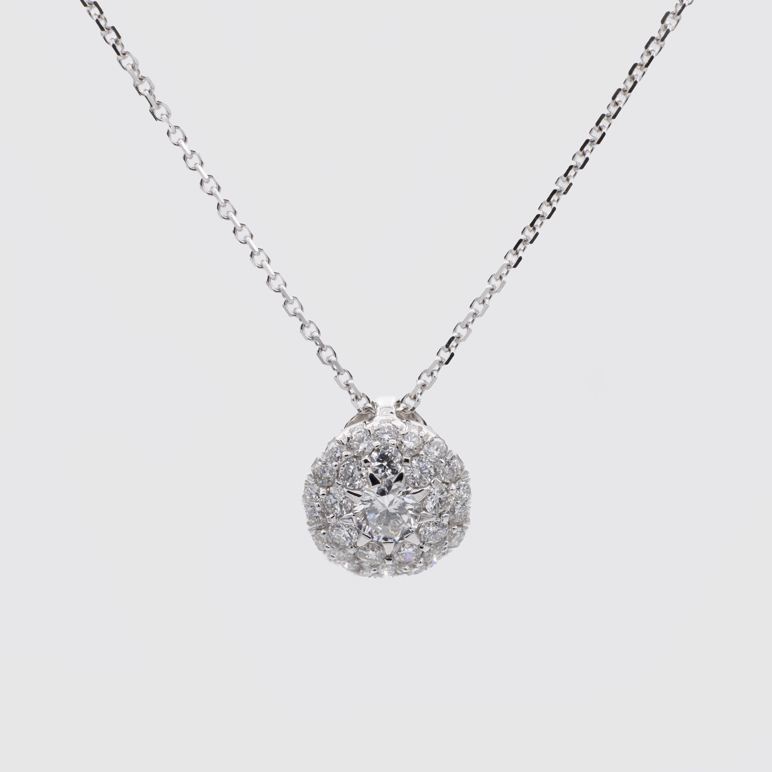 Solitaire ring in white gold and diamonds, Miluna