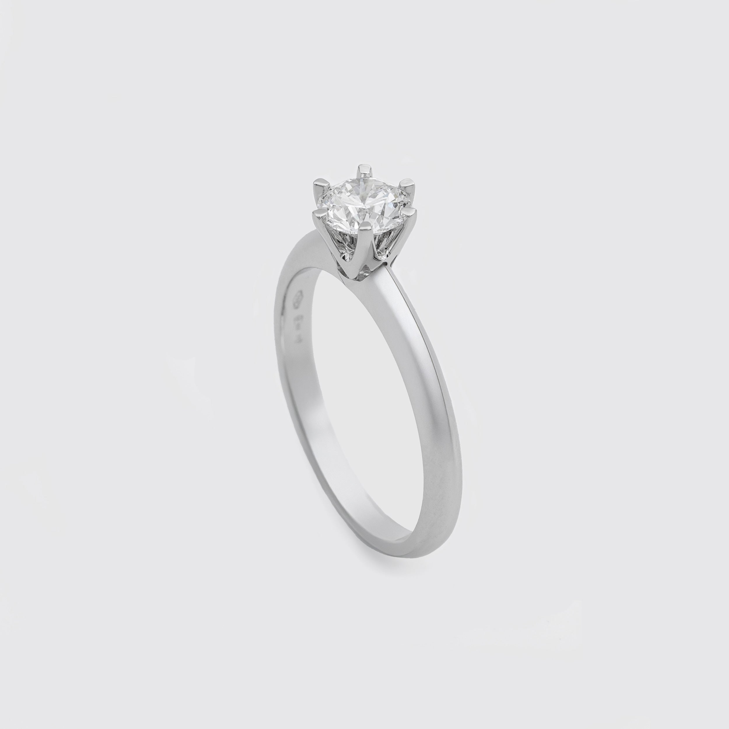 Solitaire ring in white gold and diamonds, Miluna