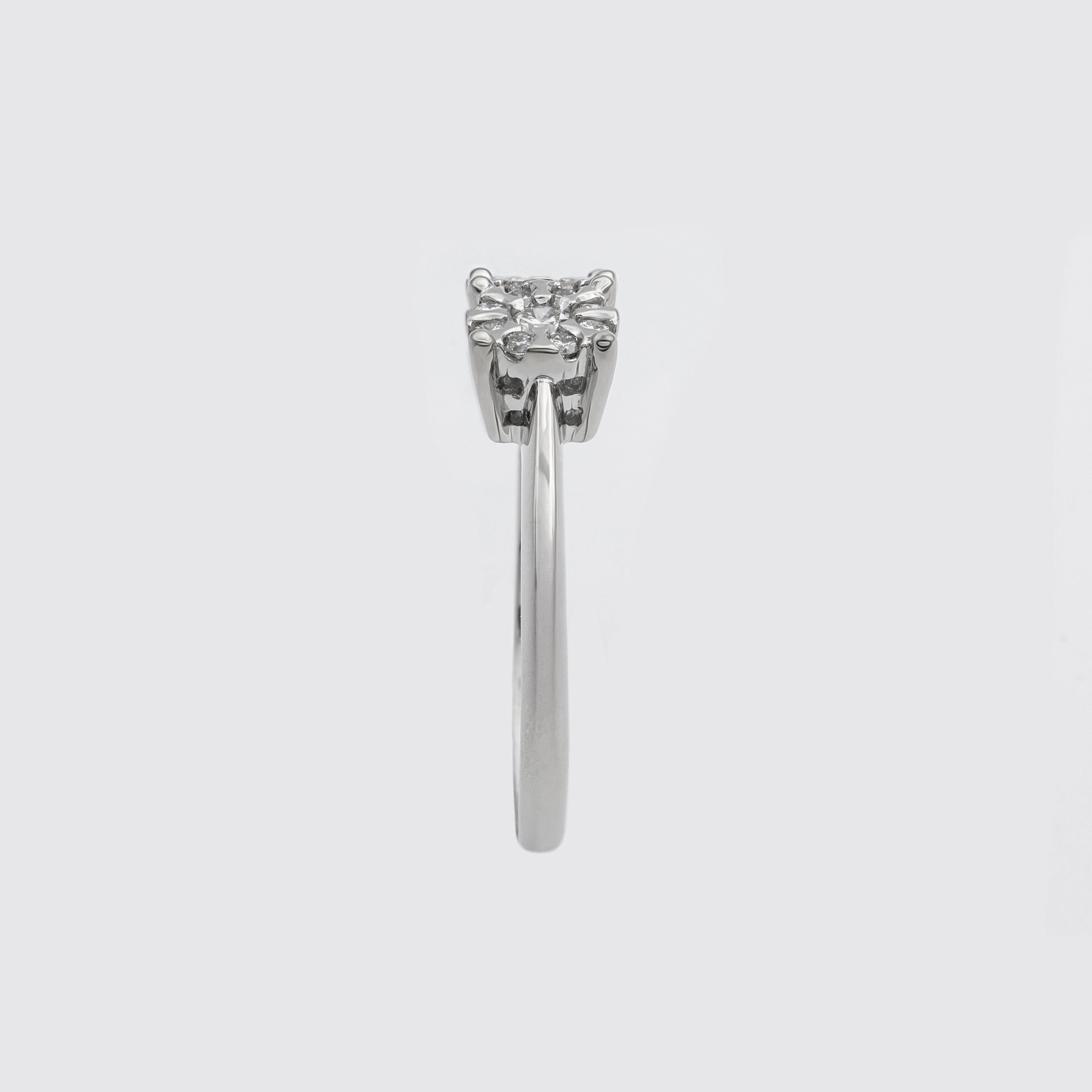 Solitaire ring in white gold and diamonds, Miluna